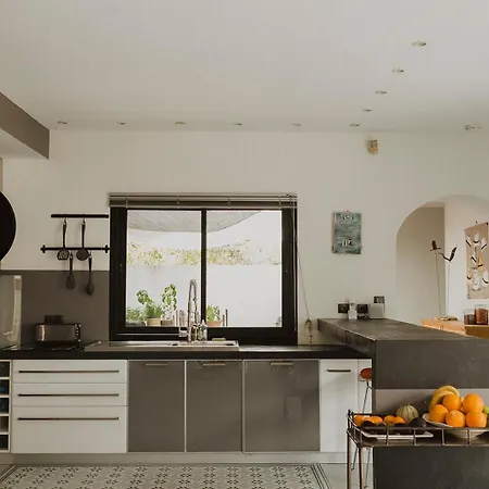 Moderne Avec Piscine A 200m De La Villa